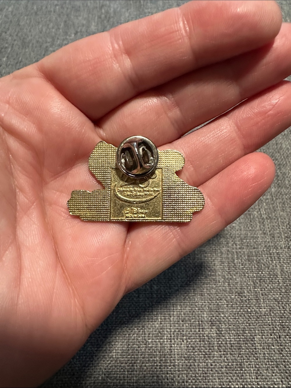 Disney Pin From 2000 NWOT - Picture 2 of 3